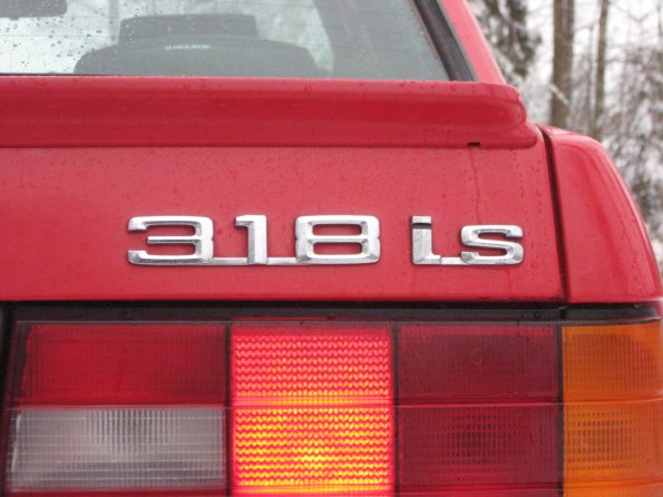 318iS 008